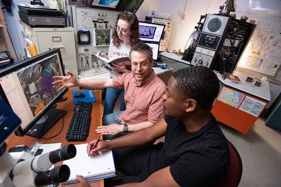 Dr. Stephen Keuhn and students in the Electron Microprobe lab at Concord University