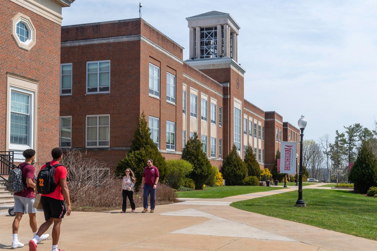 Students, faculty, and staff walking outside of Marsh Hall at Concord University.