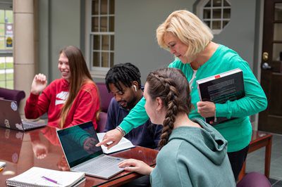 Dr. Robinett working with Concord University business administration students